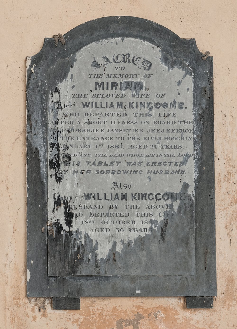 The Kingcome memorial before restoration